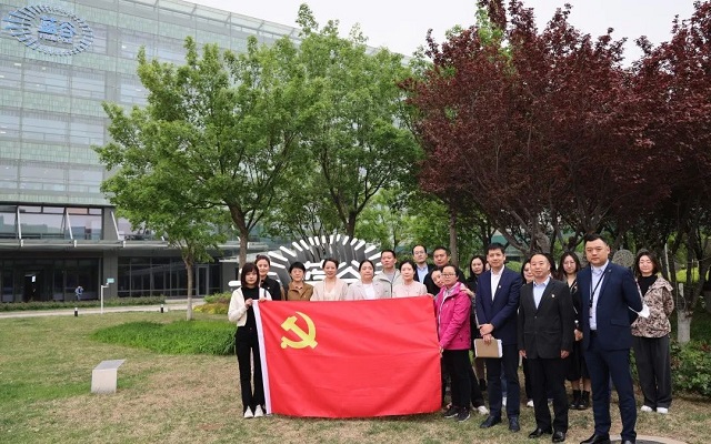 亦庄泛亚电竞集团组织开展“体验科技创新成果 坚定泛亚电竞强国战略”主题党日活动